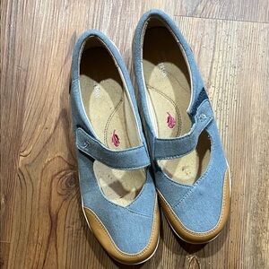 Ros Hommerson Women's Blue and Tan Flats